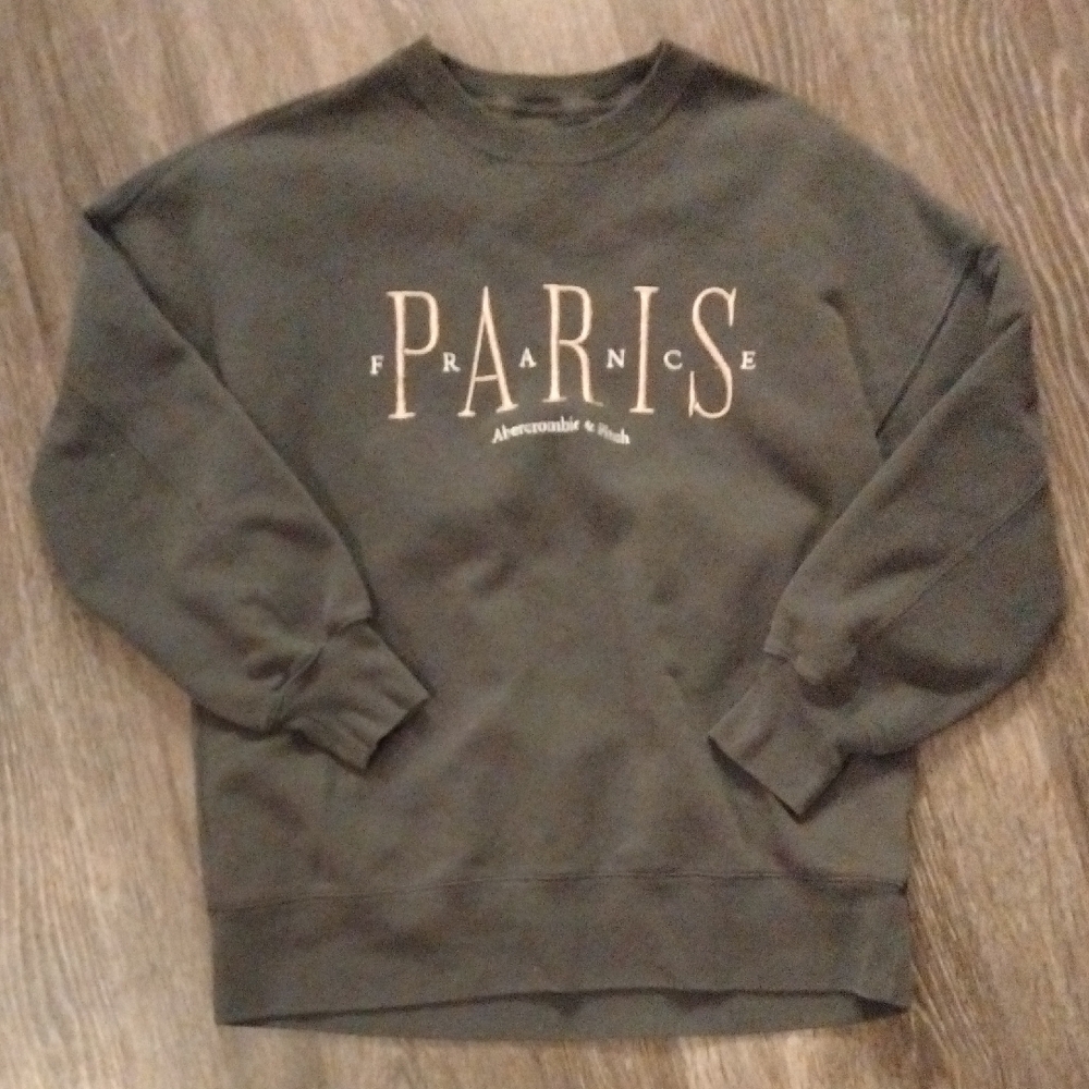 ABERCROMBIE & FITCH- "Paris, France" Logo Sweatshirt Size M
